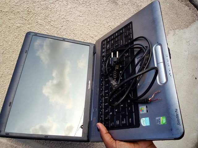 A picture of NANUNUA LAPTOP MBOVUUsivuke mwaka na laptop mbovu tufanye biashara kama