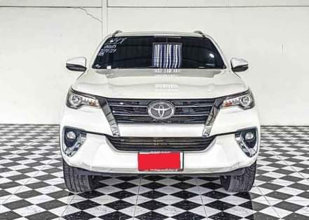 A picture of Toyota Fortuner 4WD White