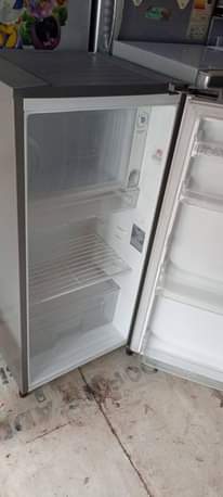 A picture of LG 195L single door fridge