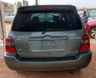 A picture of Clean Nigerian Used Grey Toyota Highlander 2005