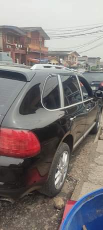 A picture of Porsche cayenne 2004 2347066200377