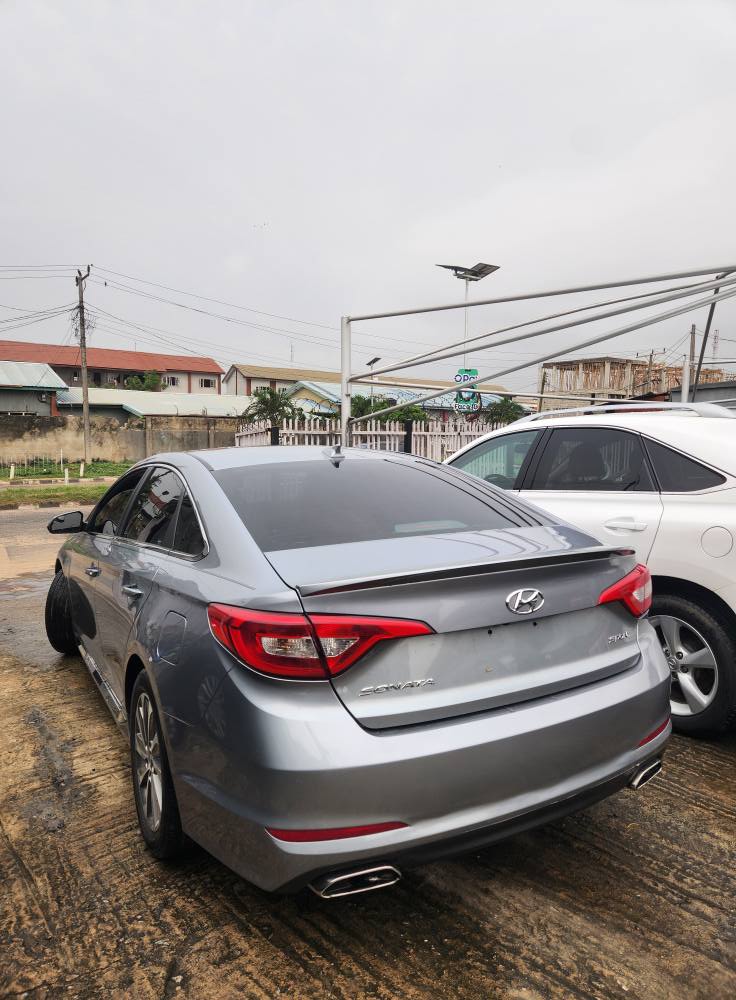 A picture of Awoof distress sale 2015 Hyundai sonata sport