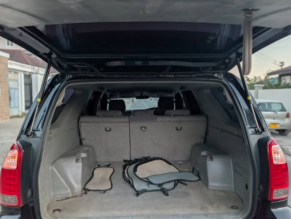 A picture of TOYOTA HILUX SURF