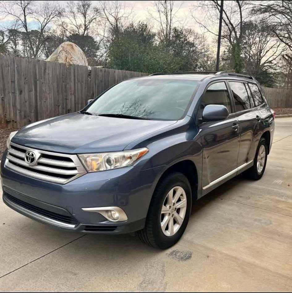 A picture of Kelly Automobiles FOREIGN USED TOYOTA HIGHLANDER YEARS 2013 PRICE 18