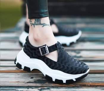 A picture of Ladies sneakers