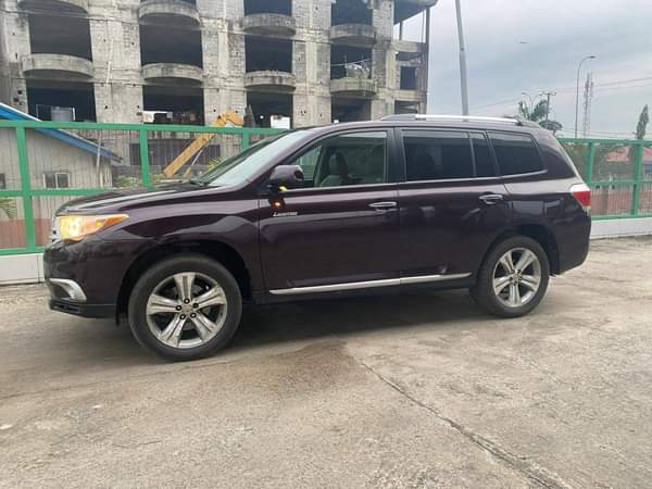 A picture of PARKZ AUTOS TOYOTA HIGHLANDER FULLEST OPTION 2013 MODEL UP FOR