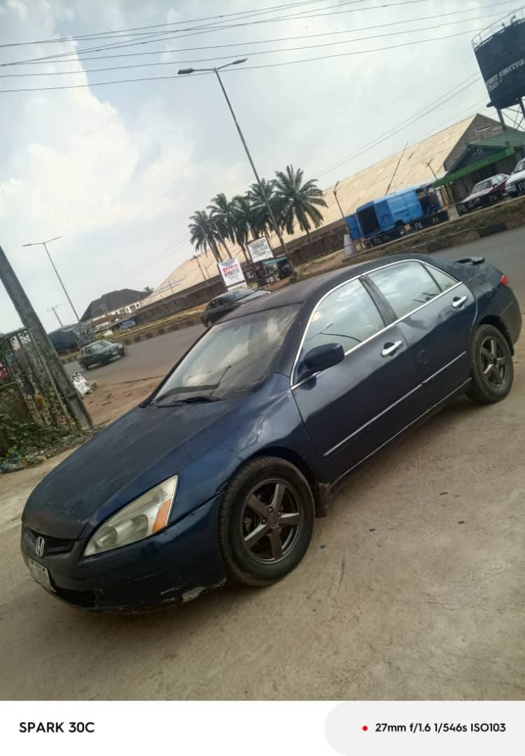 A picture of Honda Accord 2004