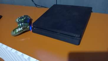 A picture of Ps4 slim
