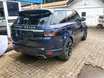 A picture of clean range rover sports 2015