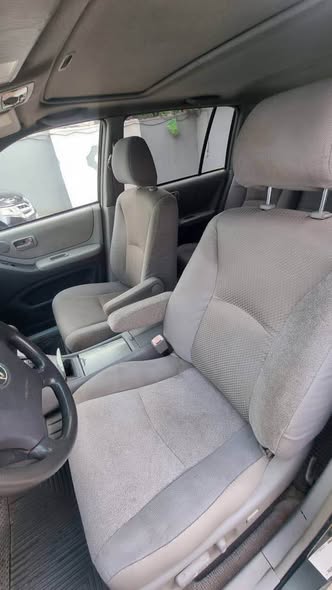 A picture of Registered 2005 Toyota Highlander V6 First Body Pan