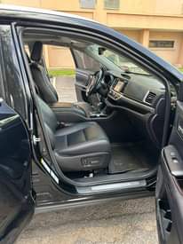 A picture of Toyota sienna 2000 model first body pan everything working perfectly