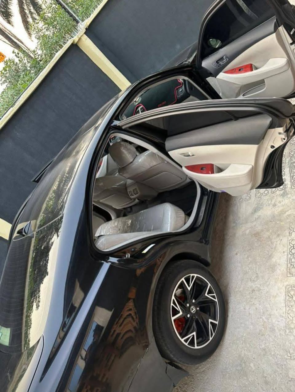 A picture of REGISTERED MAKE LEXUS MODEL ES350 CONDITION BUY AND FIX GEAR