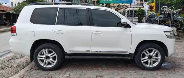A picture of TOYOTA LANDCRUISER 1VD V8