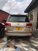 A picture of TOYOTA LAND CRUISER VX V8