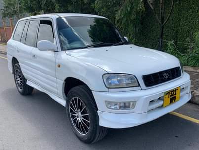 A picture of TOYOTA RAV 4 BEI NZURI