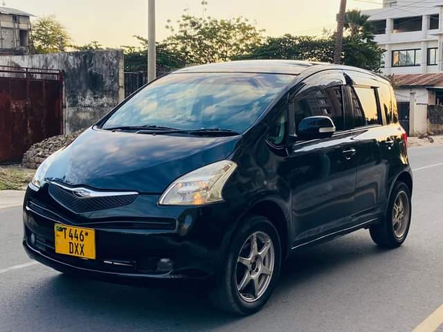 A picture of TOYOTA RACTIS