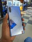 A picture of Cracked samsung note 10