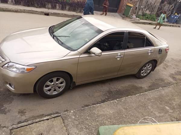 A picture of Toks standard 2007 Toyota Camry LE Few months used Pure