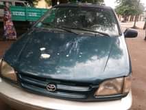 A picture of Toyota Sienna 2000