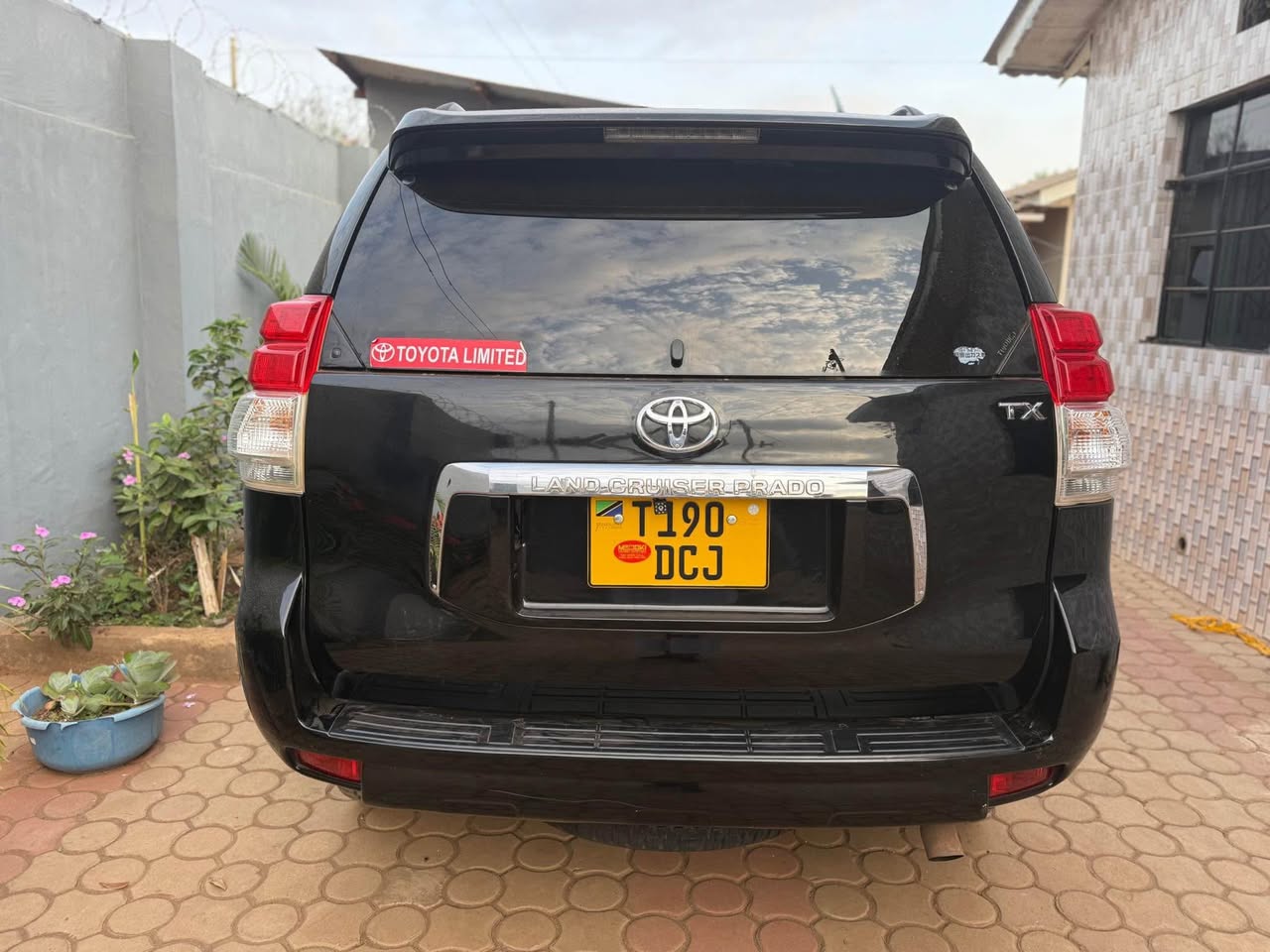 A picture of TOYOTA LANDCRUISER PRADO TX 150 fore sale
