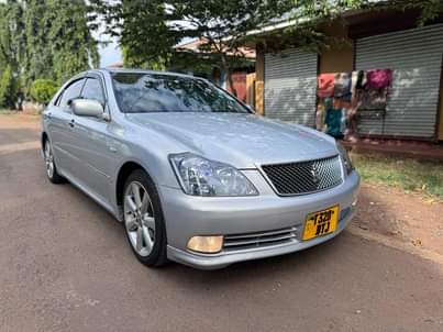 A picture of Toyota crown