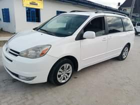 A picture of Registered Toyota sienna 2005 model XLE fullest option double power