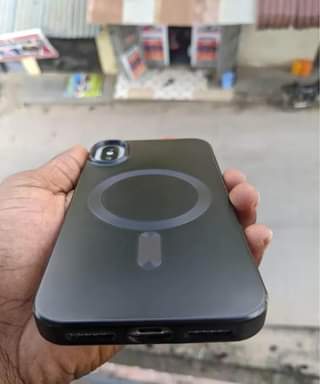 A picture of Iphone x Gb 256 Imezima tu ikiwa charge Nauza kaa