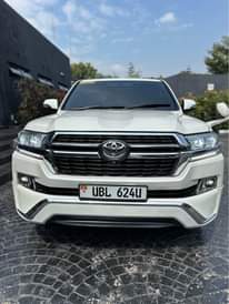 A picture of TOYOTA LAND CRUISER V8