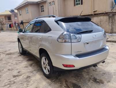 A picture of 2006 few months registered lexus Rx 330.