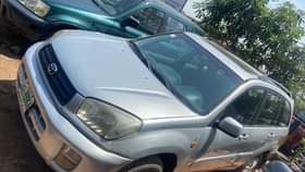 A picture of RAV4 2004 2005 super clean