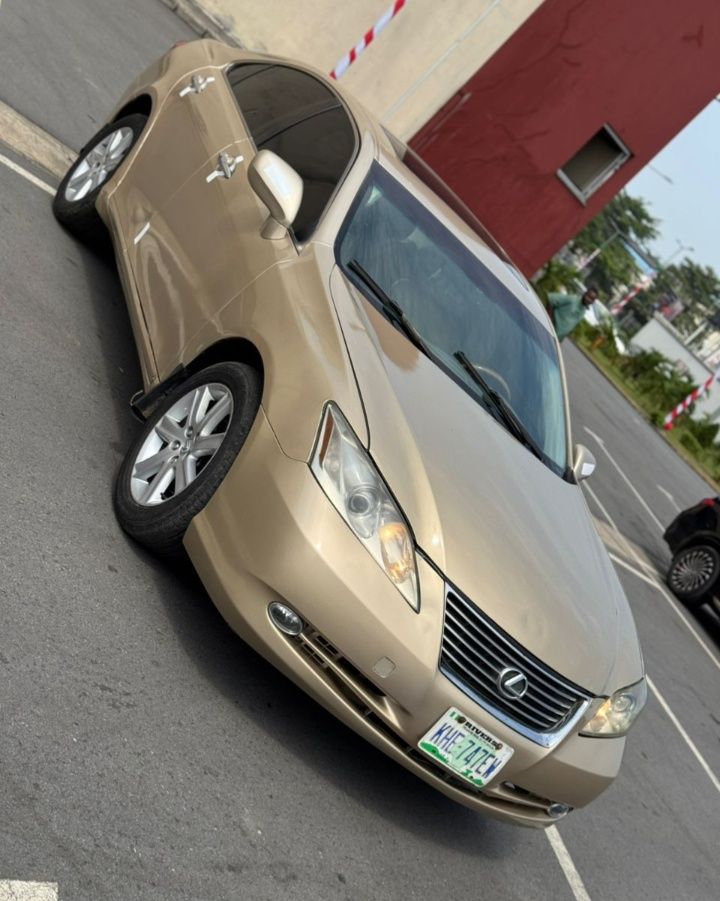 A picture of Es350 LEXUS