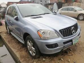 A picture of URGENT HOT SALE MERCEDES BENZ ML350 2007 FULL OPTION REGISTERED