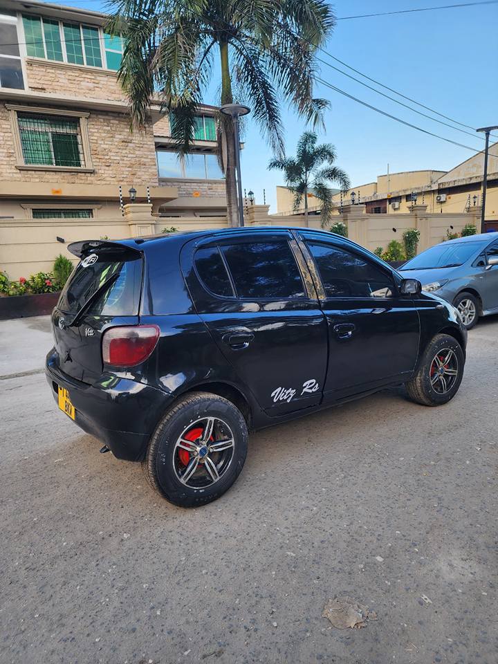 A picture of TOYOTA VITZ 0692224312 Bei 4 8 mln maongezi Call 0692224312