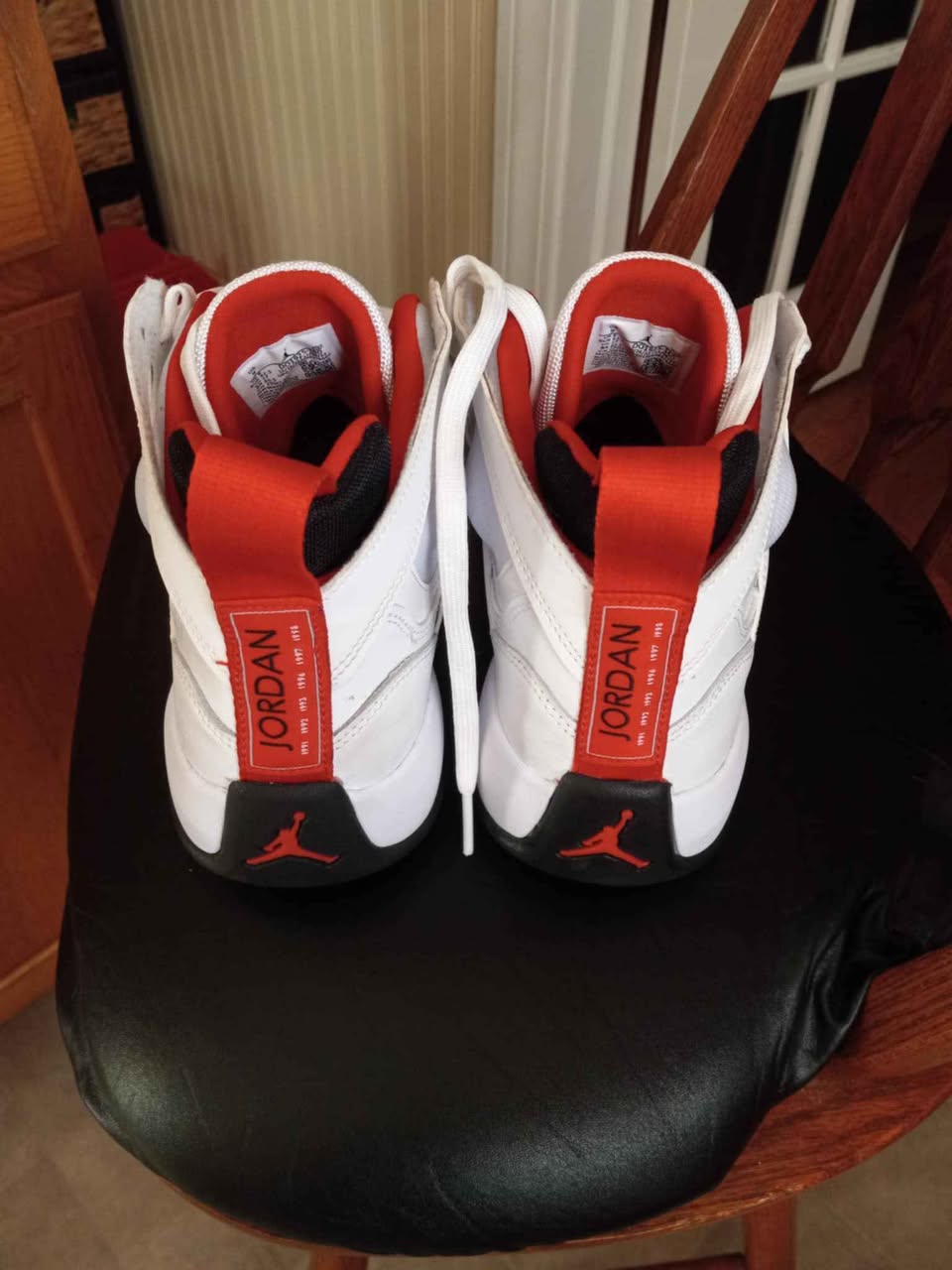 A picture of Jordan jumpman2 like New size 9