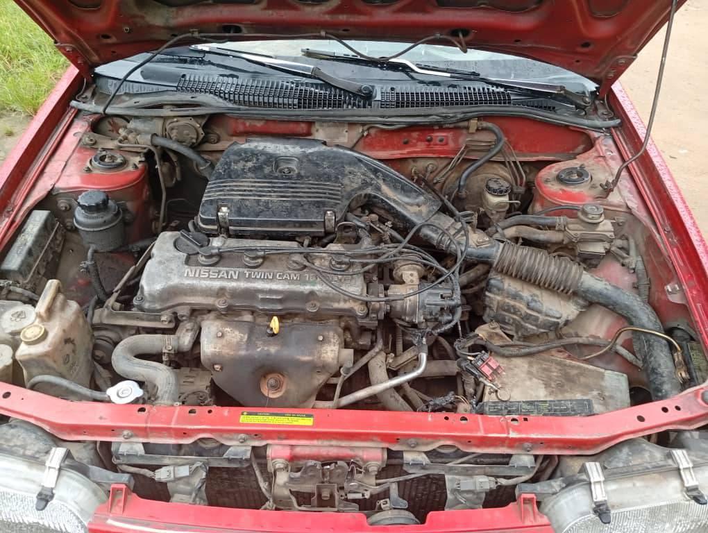 A picture of 2000 Nissan sunny 2000