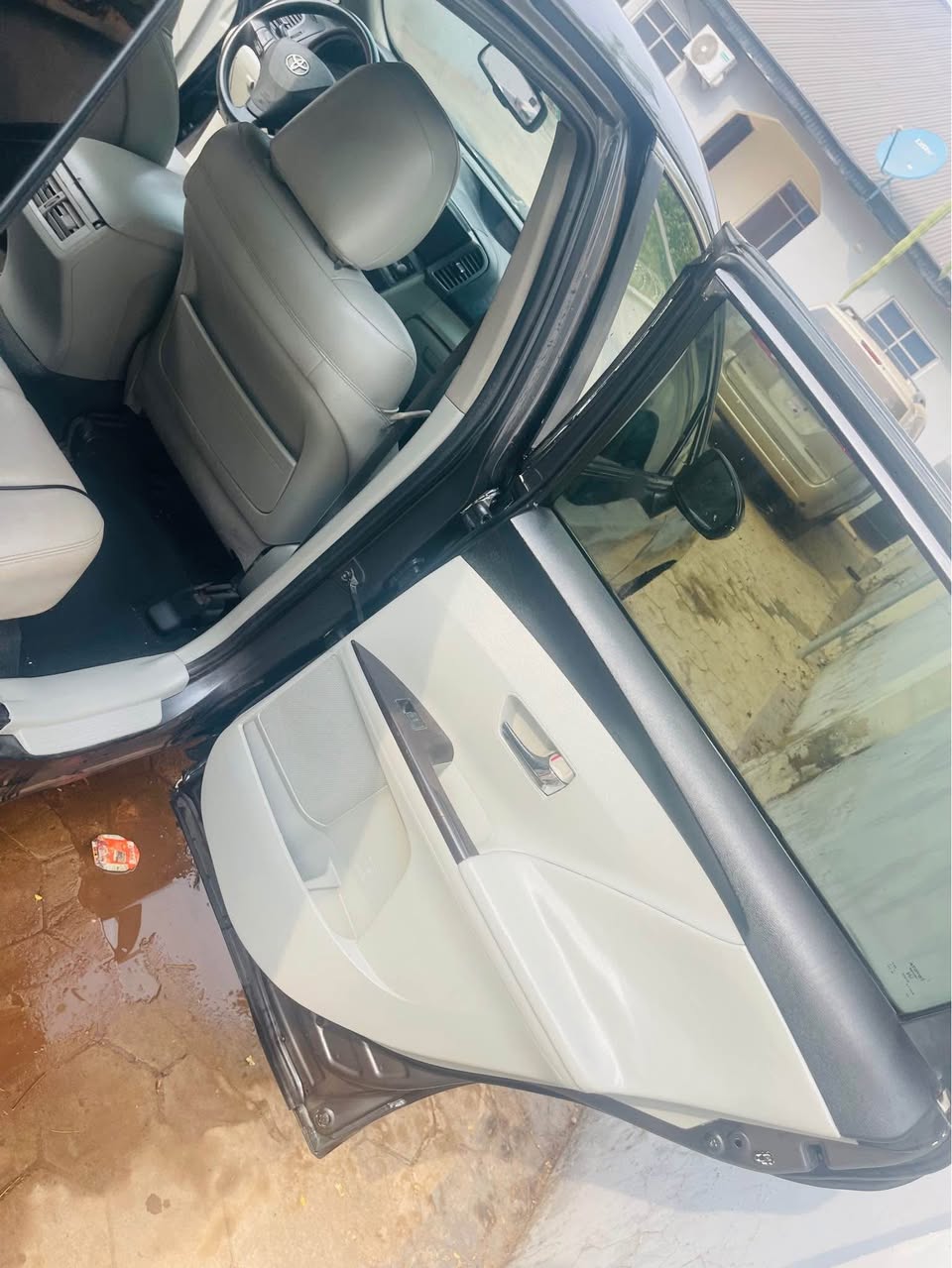 A picture of Toyota venza Basic option Untouch engine and gear 12 5