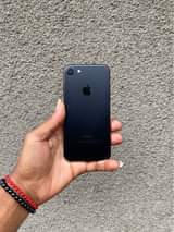 A picture of iphone 7plain 32gb