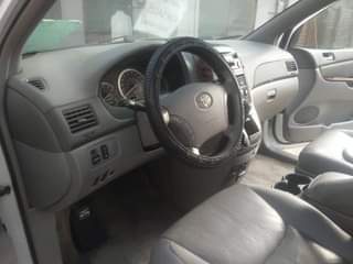 A picture of Toyota sienna 2004 2005 model xle Accident free Oshodi 9m