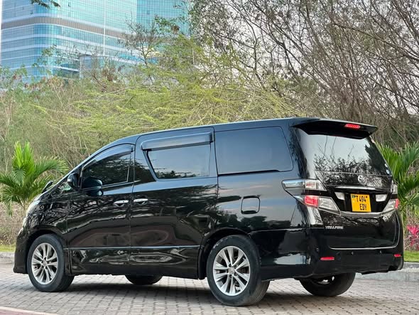 A picture of TOYOTA VELFIRE