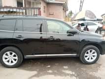 A picture of Toyota Highlander 2012