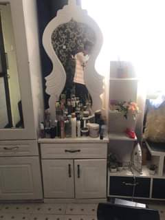A picture of Dressing tabble
