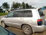A picture of TOYOTA HIGHLANDER 2005
