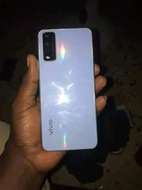 A picture of vivo y20 internal 32gb ram 3 haina kipengele fingerprint pemben
