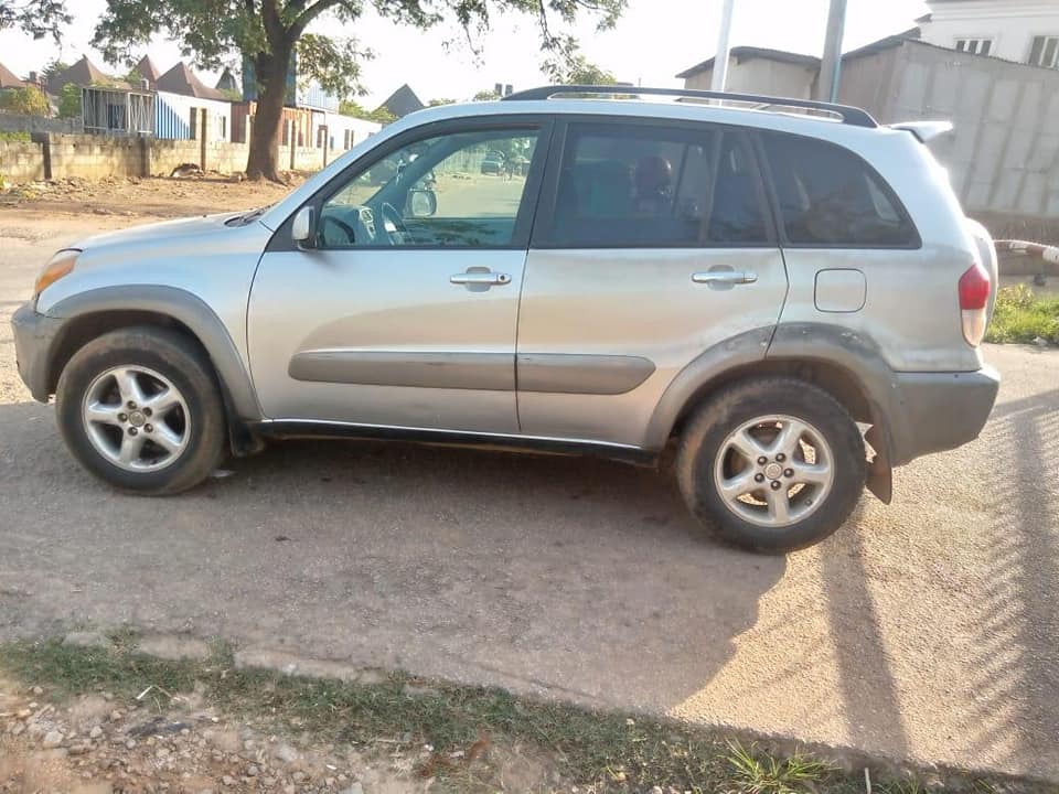 A picture of First body 2004 Toyota Rav4