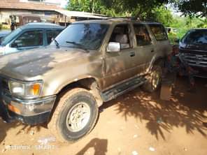 A picture of Toyota 4 runner Old model manual transmission engine and gear
