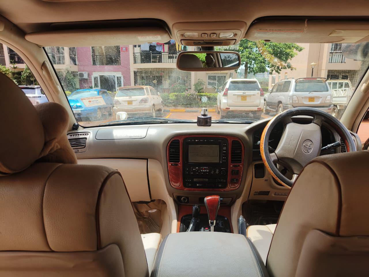 A picture of LANDCLUISER LEXUS