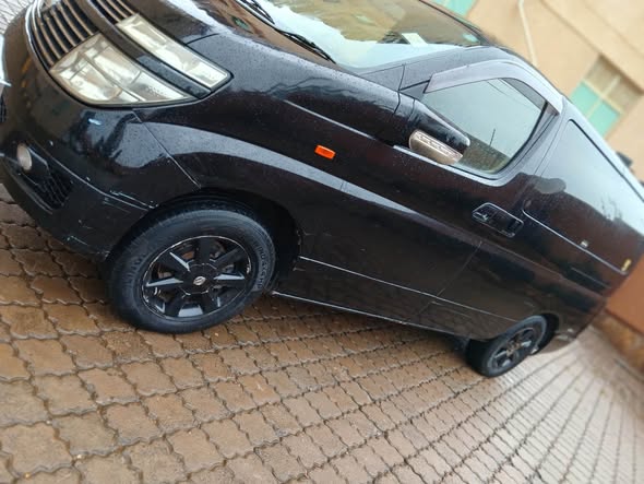 A picture of Nissan elgrand 8 5m