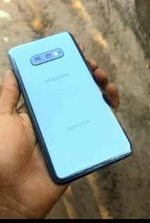 A picture of Samsung S10e