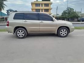 A picture of Toyota Kluger kalii 0713020919 Engine capacity 2360 Transmission automatic Push
