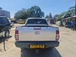 A picture of 2003 toyota hilux double cabin silver